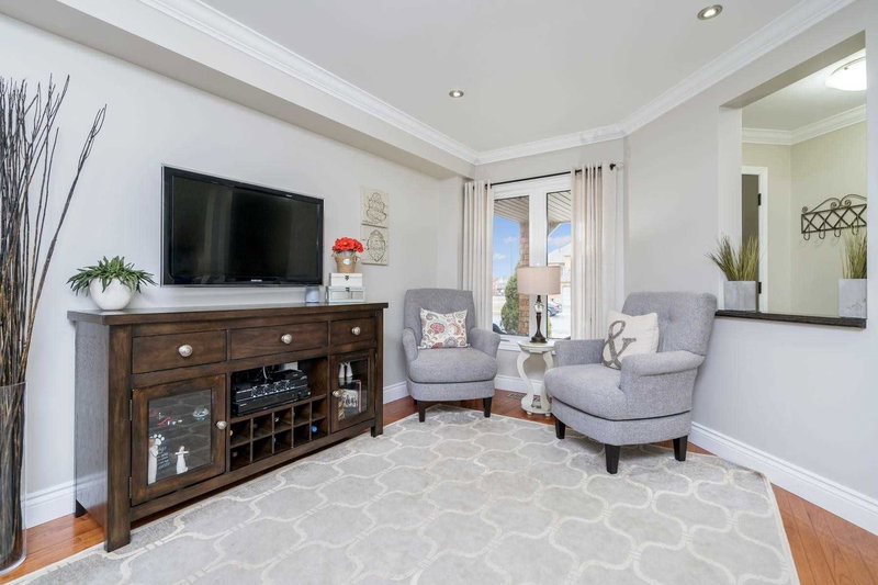 88 Eaton St, Halton Hills, L7G5T2 | Image 3