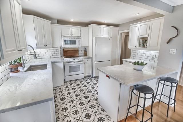 18 Shadowbrook Dr, Toronto, M9B 5K9 | Image 3