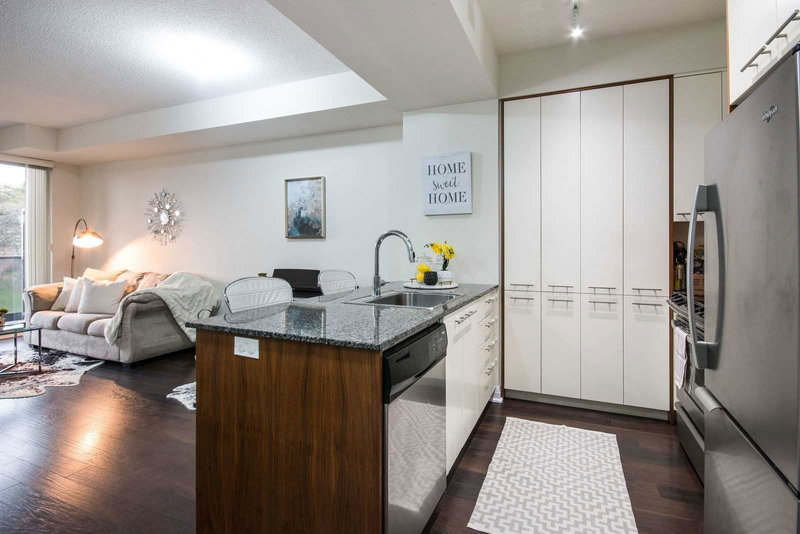 211 - 1 Valhalla Inn Rd, Toronto, M9B1S9 | Image 2