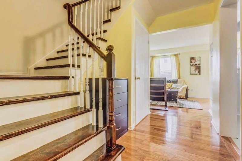 68 Wickstead Crt, Brampton, L6R1N8 | Image 3