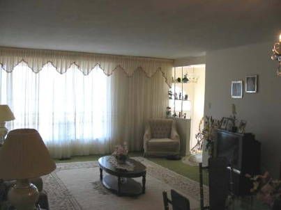 879 Consort Cres, Mississauga, L5C1J8 | Image 2