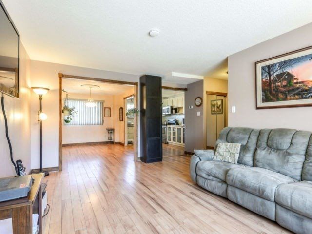 137 Ashton Cres, Brampton, L6S3J9 | Image 3