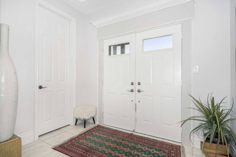 266 Dougall Ave, Caledon, L7C3V5 | Image 2