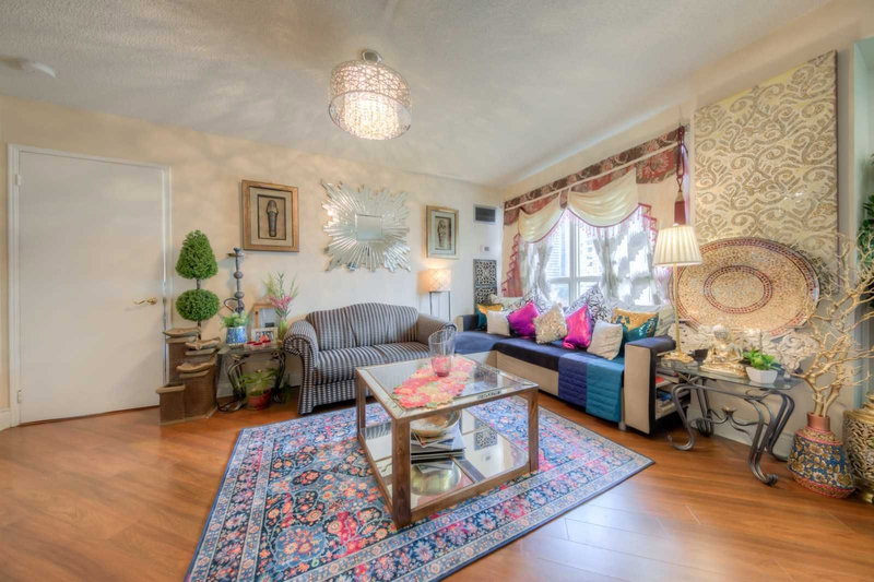 526 - 2267 Lake Shore Blvd W, Toronto, M8V3X2 | Image 3