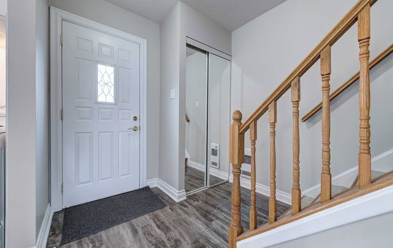 13 Greenbush Crt, Brampton, L6S2K2 | Image 2