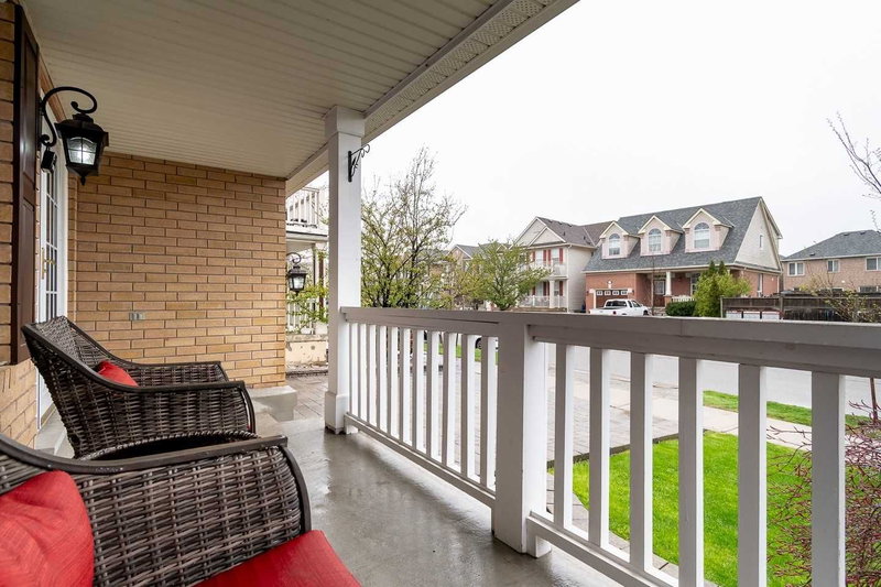 599 Caverhill Cres, Milton, L9T5K1 | Image 2