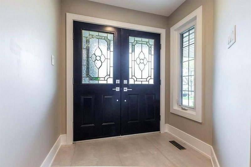 1078 Augustus Dr, Burlington, L7S 2L1 | Image 2