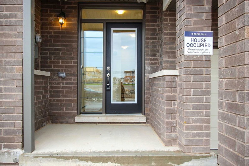 1423 Clarriage Crt, Milton, L9E 1J4 | Image 2