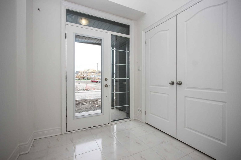 1423 Clarriage Crt, Milton, L9E 1J4 | Image 3