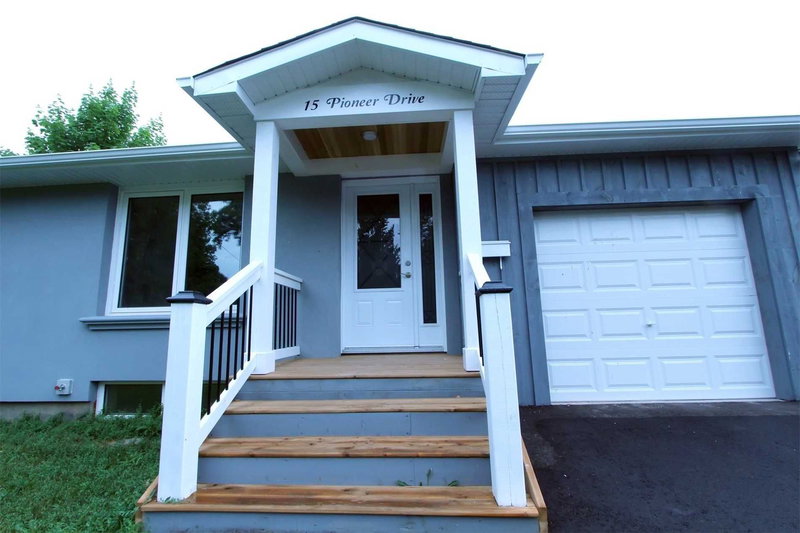 15 Pioneer Dr, Mississauga, L5M1G8 | Image 2