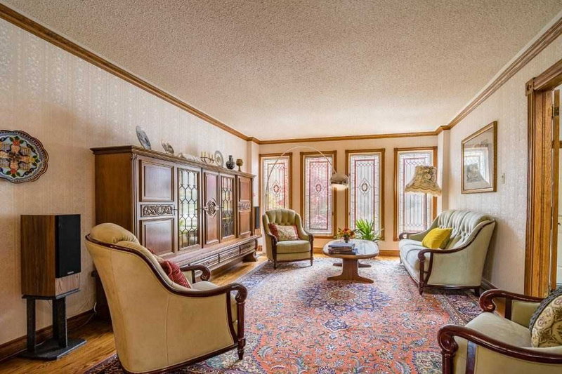 18 Mountbatten Rd, Toronto, M9P1Z2 | Image 3