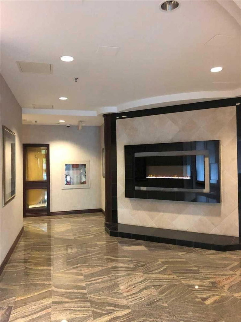 1103 - 200 Burnhamthorpe Rd E, Mississauga, L5A 4L4 | Image 2