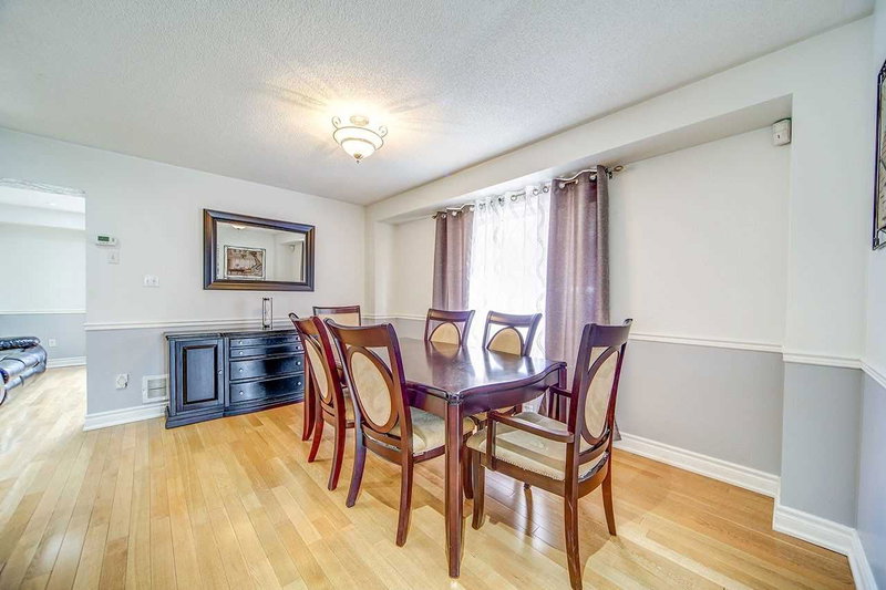 5 Farthingale Cres, Brampton, L7A1R3 | Image 2