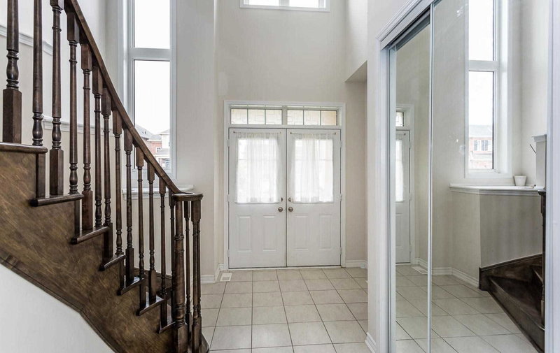 91 Tysonville Circ, Brampton, L7A4B2 | Image 3