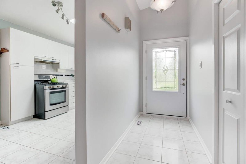 2598 Chalkwell Clse, Mississauga, L5J2B9 | Image 2