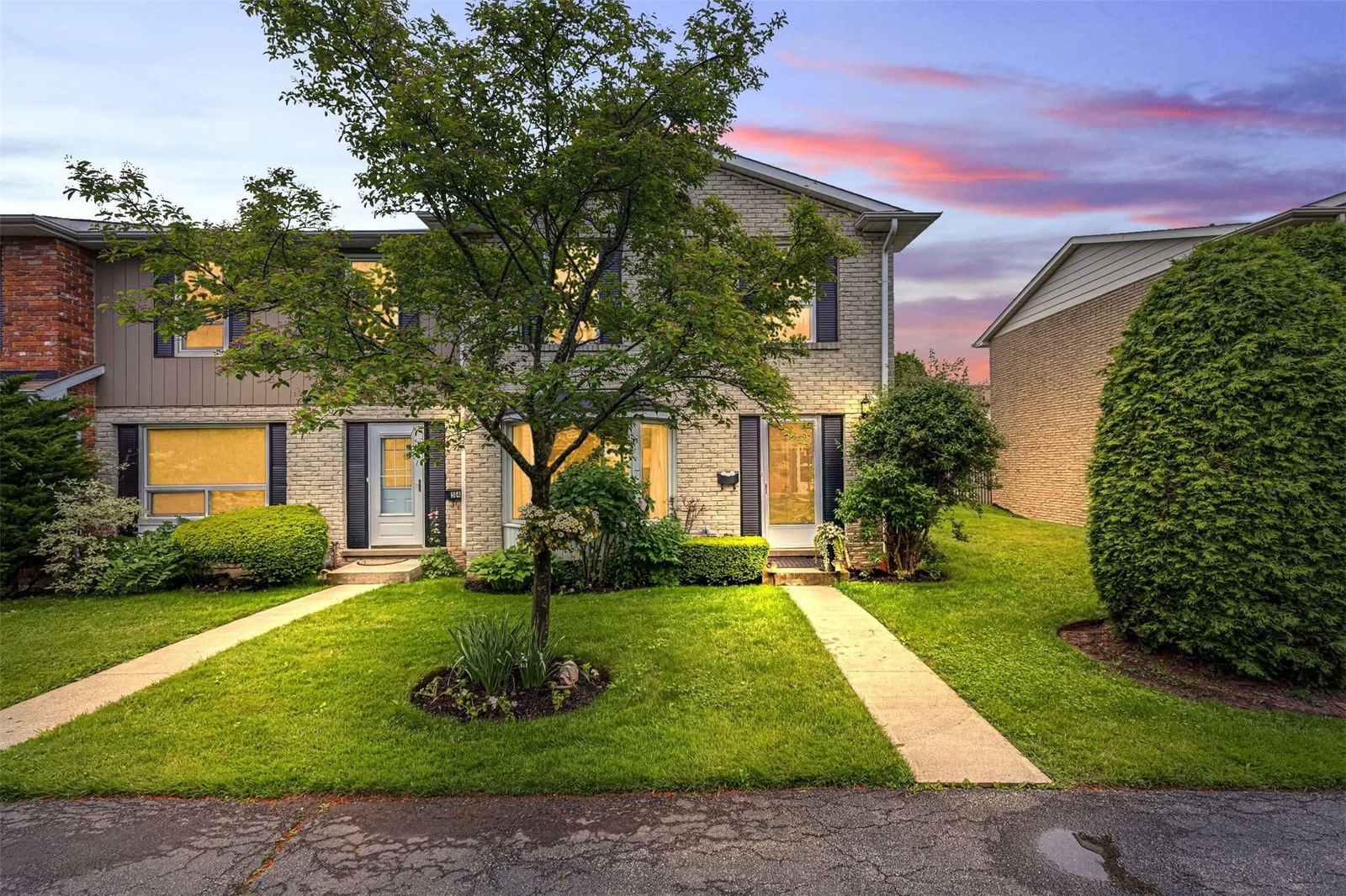 Townhouse sold at 53-5475 Lakeshore Road, Burlington, Bronte Creek, L7L1E1 - MLS: W4486864