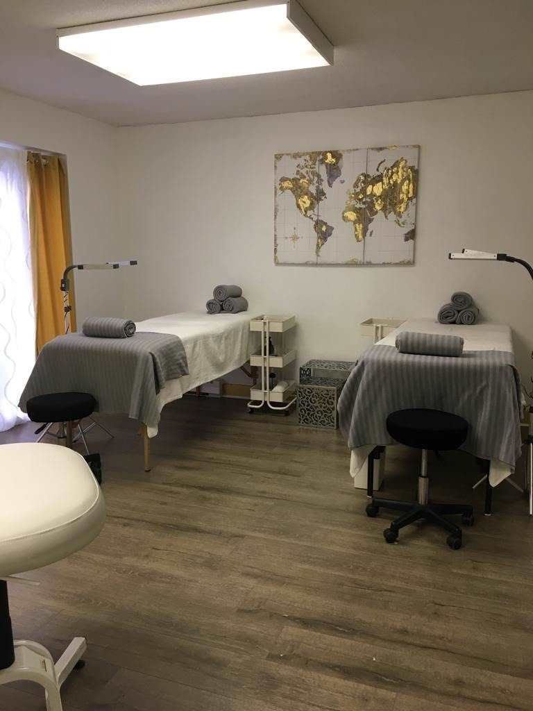 Upper - 47 Lakeshore Rd E, Mississauga, L5G1C9 | Image 2