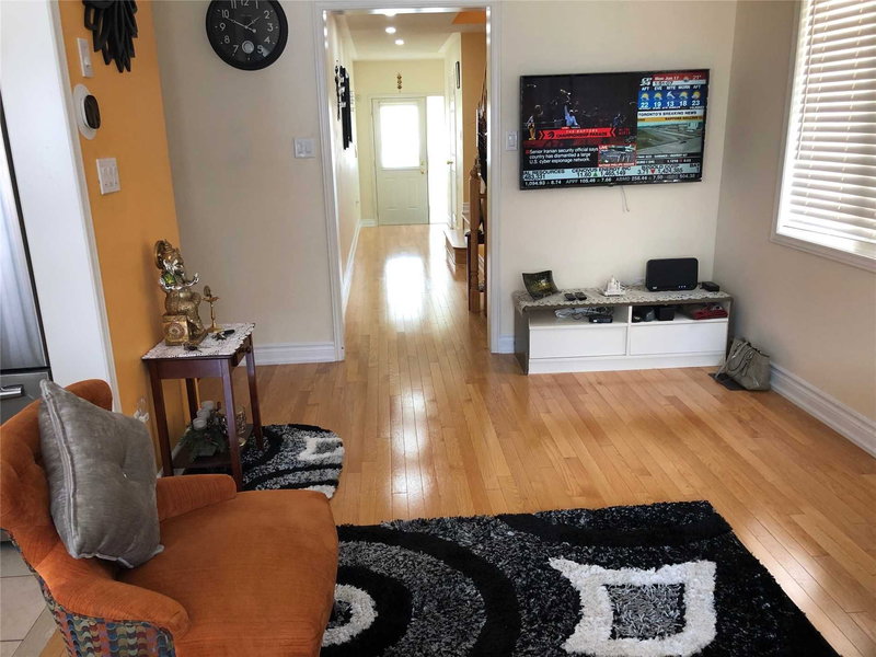 65 Bellchase Tr, Brampton, L6P3L9 | Image 3