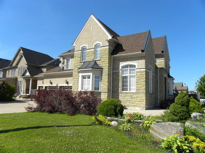 2 Calderstone Rd, Brampton, L6P2A4 | Image 2