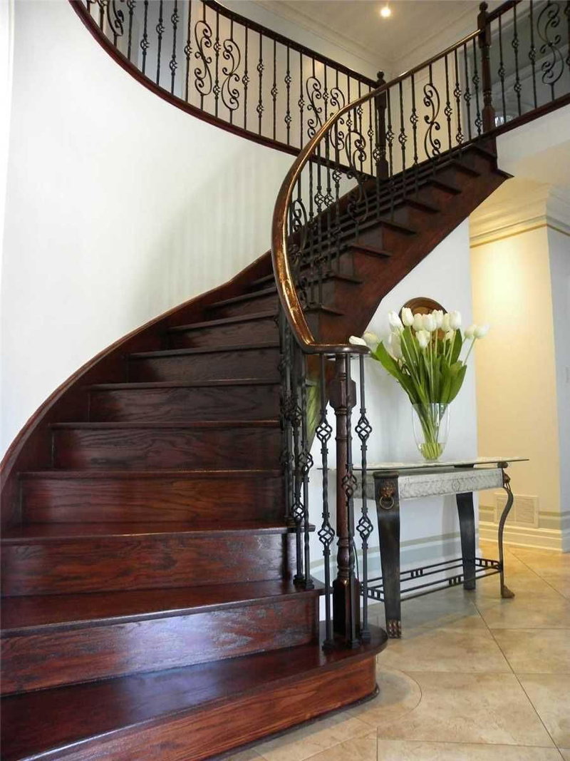 2 Calderstone Rd, Brampton, L6P2A4 | Image 3