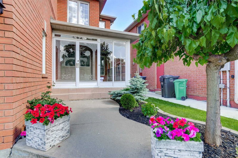 33 Southbend Dr, Brampton, L7A1K5 | Image 3