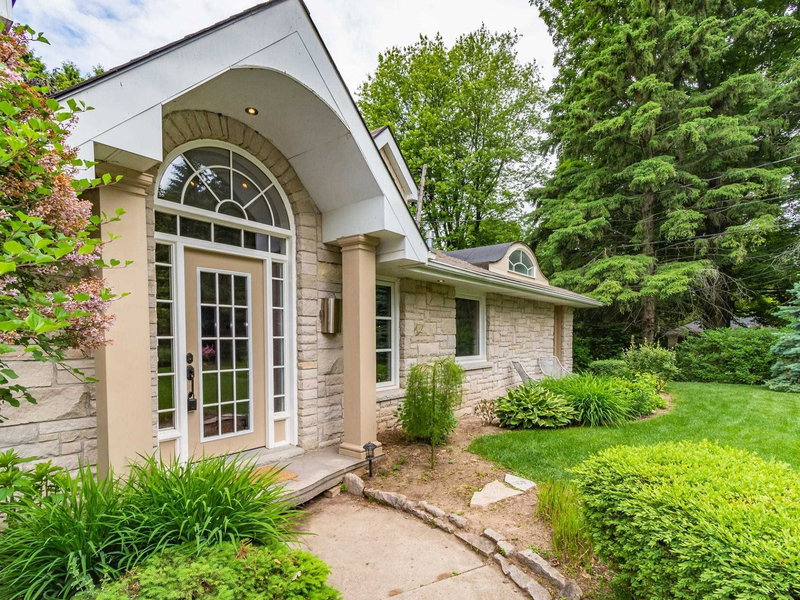 135 Secord Lane, Burlington, L7L 2H6 | Image 2