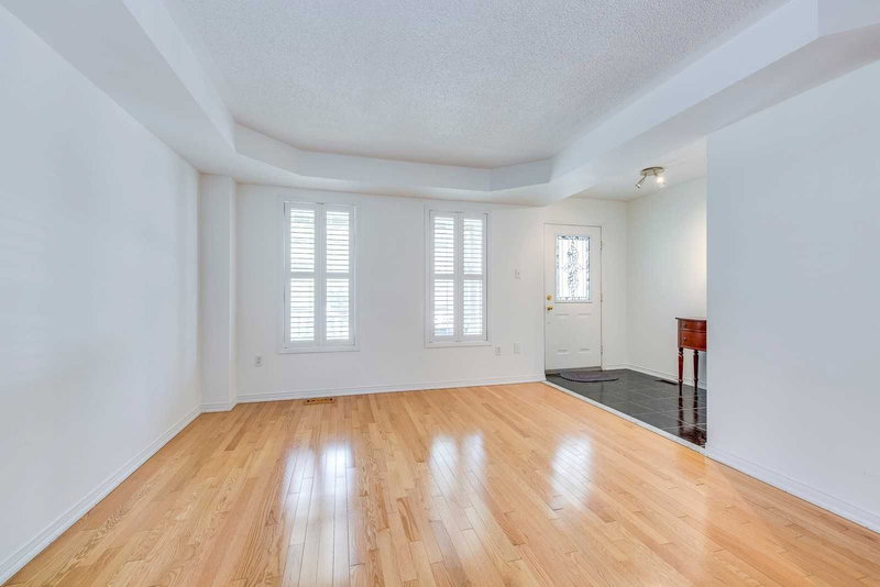 110 Littlewood Dr, Oakville, L6H6V2 | Image 2