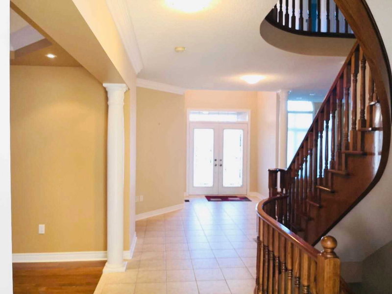 1534 Craigleith Rd, Oakville, L6H7V7 | Image 2