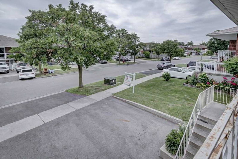 309 Royal Salisbury Way, Brampton, L6V3G4 | Image 2
