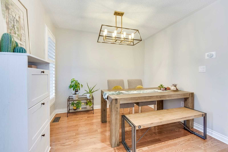 2481 Carberry Way, Oakville, L6M4S5 | Image 2