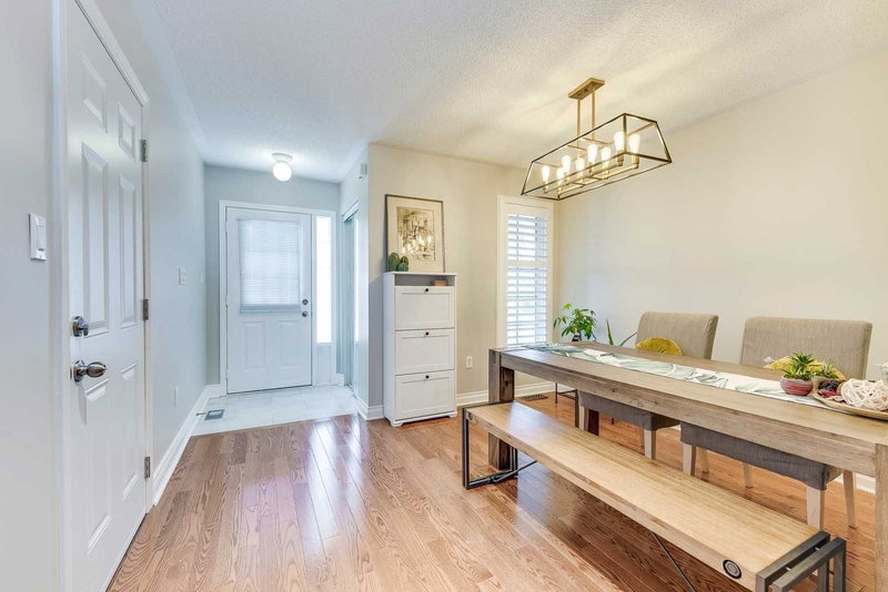 2481 Carberry Way, Oakville, L6M4S5 | Image 3