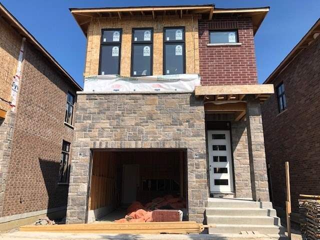 727 Ebony Ave, Mississauga, L5E 1A1 | Image 2