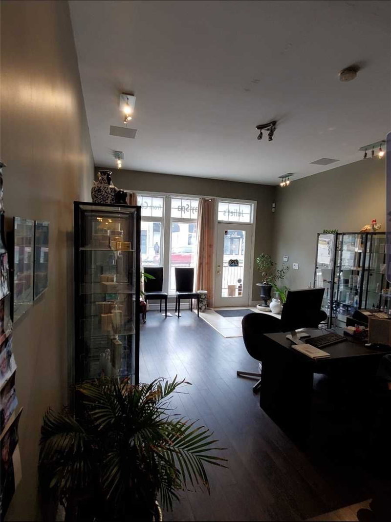 86 Lakeshore Rd W, Oakville, L6K1E1 | Image 3