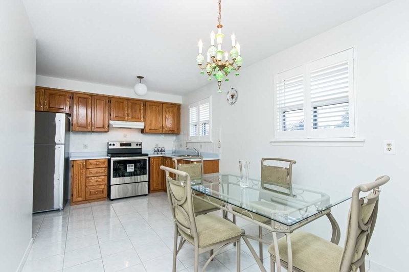 3392 Homark Dr, Mississauga, L4Y 2K7 | Image 2