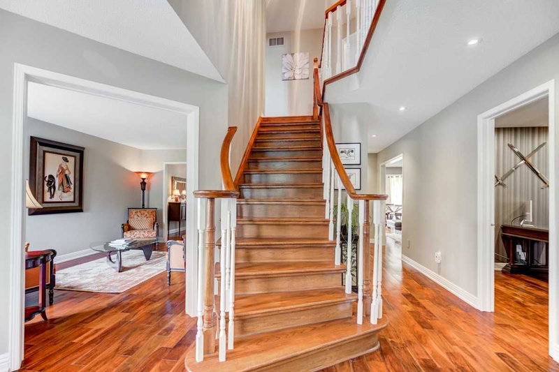 2636 Credit Valley Rd, Mississauga, L5M4J6 | Image 2