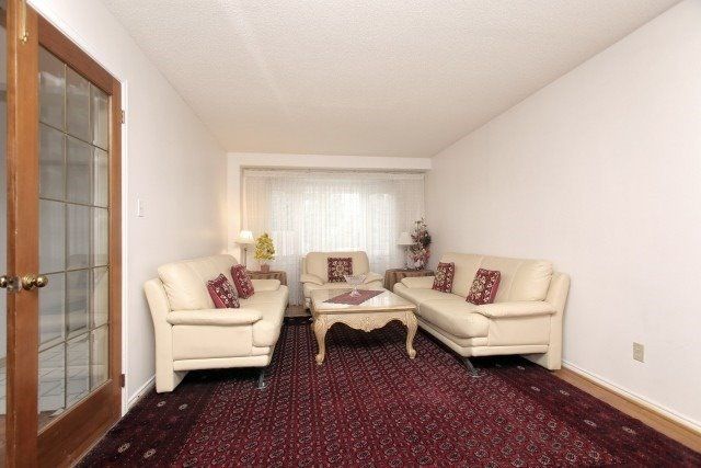 4372 Heathgate Cres, Mississauga, L5R2C1 | Image 2