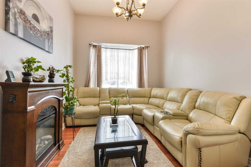 1645 Gowling Terr, Milton, L9T5J6 | Image 3