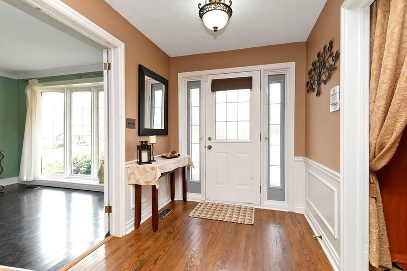 1941 Four Seasons Dr, Burlington, L7P2Y3 | Image 3