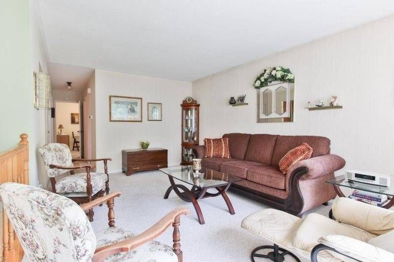 14 Finchley Cres, Brampton, L6T3P6 | Image 3