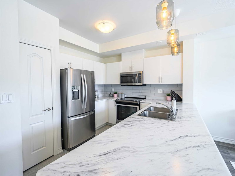 40-02 - 2420 Baronwood Dr, Oakville, L6M0X6 | Image 2