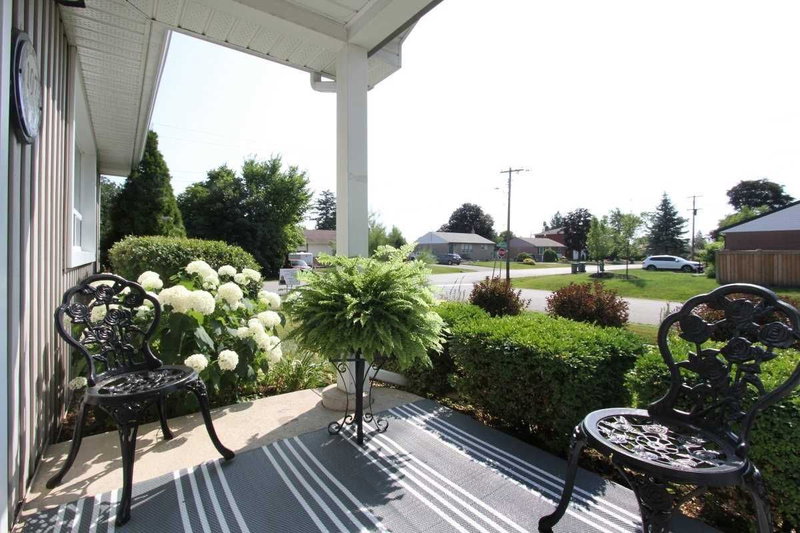 107 Martha St, Caledon, L7E4X5 | Image 2