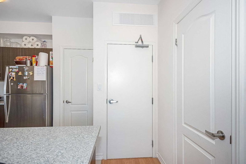 39-02 - 2420 Baronwood Dr, Oakville, L6M0X6 | Image 3