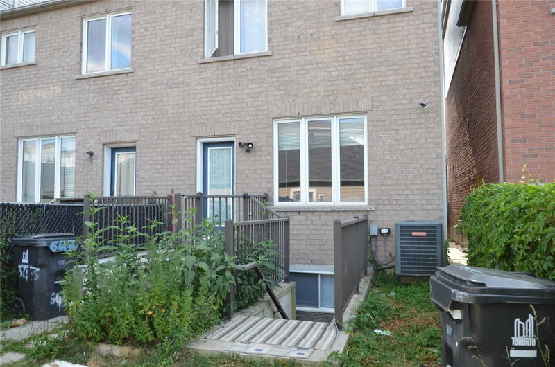 643 Sentinel Rd, Toronto, M3J0B4 | Image 2