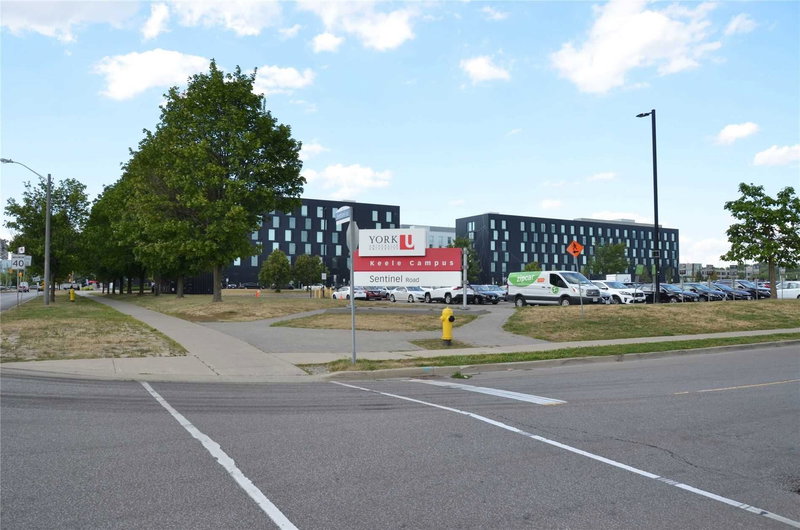 643 Sentinel Rd, Toronto, M3J0B4 | Image 3