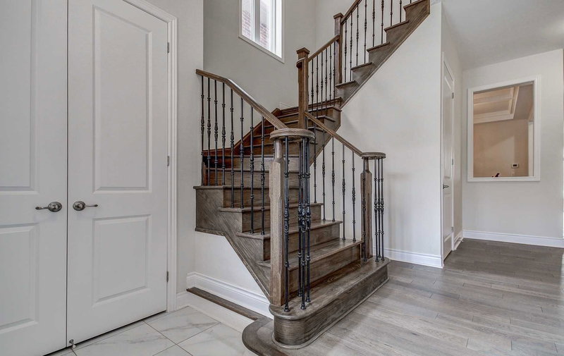 212 Niagara Tr, Halton Hills, L7G0H9 | Image 2