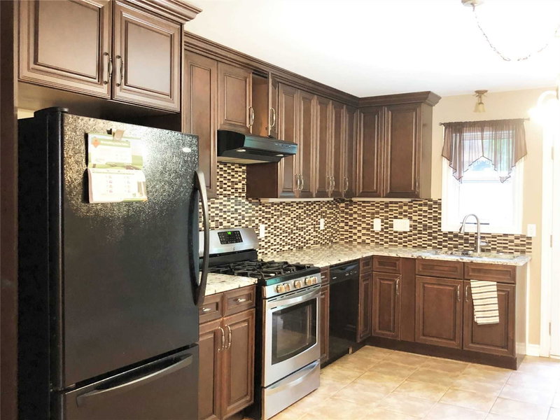 262 Queen Mary Dr, Oakville, L6K3L2 | Image 3