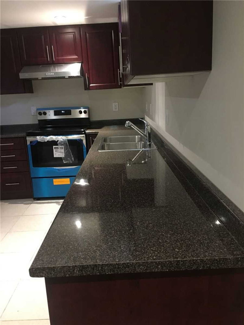 5103 Silverwater Mill Cres, Mississauga, L5V2B2 | Image 3