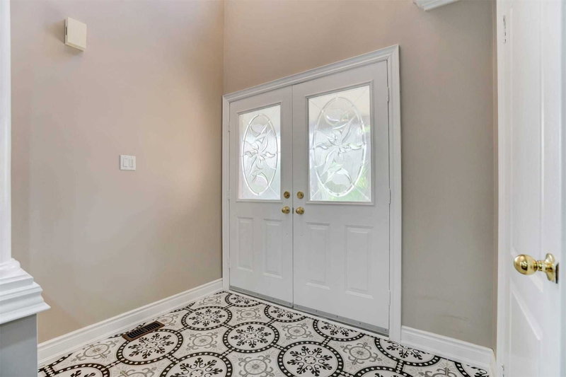 33 Southbend Dr, Brampton, L7A1K5 | Image 2