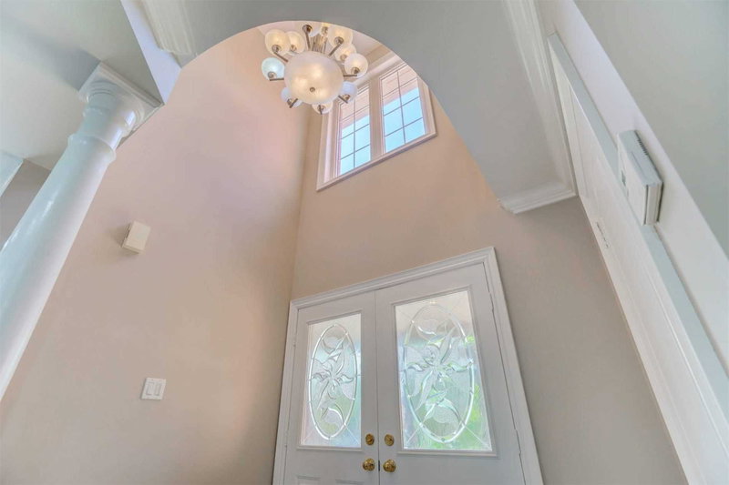 33 Southbend Dr, Brampton, L7A1K5 | Image 3