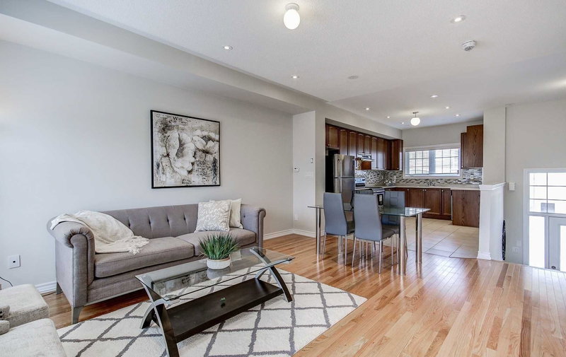 34 Aspen Hills Rd, Brampton, L6Y6E4 | Image 2